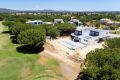 Moradia contemporânea em construção frente ao golfe em Vilamoura